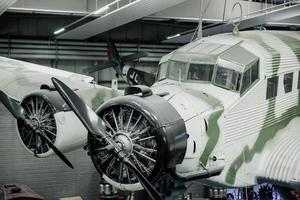 sinsheim, alemanha - 16 de outubro de 2018 museu technik. aviões antigos históricos dentro da exposição foto