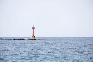 velho farol em a marinha foto