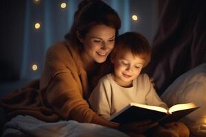 ai gerado mãe lê uma livro para dela pequeno criança, sentado em a sofá e coberto com uma cobertor, luminária luz foto