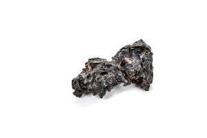 macro pedra mineral meteorito tektite em branco fundo foto