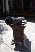 a antigo canhão usava durante a guerra contra holandês colonialismo dentro Indonésia foto
