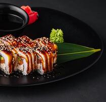 Sushi conjunto Canadá lista com salmão foto