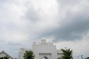 a maior mesquita em a só central Java mesjid sheikh Zayed. a foto é adequado para usar para Ramadhan poster e muçulmano conteúdo meios de comunicação.