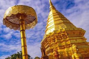 dourado wat phra este doi Suthep têmpora templos Chiang mai tailândia. foto