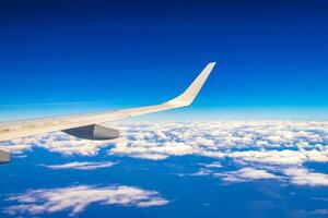 vôo dentro a avião em algum lugar sobre a panorama do costa rica. foto