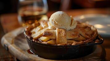 ai gerado dourado Castanho maçã torta delícias com Derretendo baunilha gelo creme foto