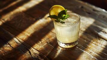 ai gerado refrescante vidro do gelado limonada capturado acima fechar dentro sonhadores macro tiro foto