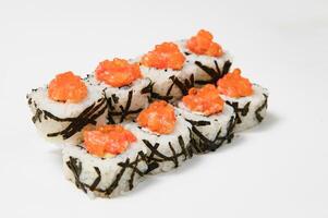 japonês frutos do mar Sushi , lista em uma branco fundo foto