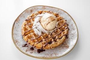 churros waffle com chocolate servido dentro uma prato isolado em cinzento fundo topo Visão foto