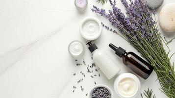 ai gerado plano deitar composição com lavanda flores e natural Cosmético foto