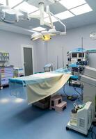 cirurgia médico tratamento. luz remédio equipamento para cirurgião sala. foto