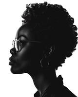 ai gerado retrato do uma lindo africano americano mulher com afro Penteado e óculos. Preto história mês conceito. foto