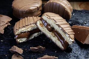 alfajor recheado com chocolate foto