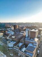 Alto ângulo Visão do edifícios às cidade Centro e centro da cidade do Luton, Inglaterra Unidos reino. dezembro 1º, 2023 foto