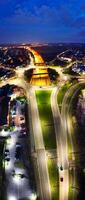 aéreo panorâmico Visão do iluminado central Hatfield cidade do Inglaterra Reino Unido durante noite. marcha 9º, 2024 foto