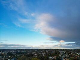 lindo Alto ângulo Visão do céu e dramático nuvens sobre central hemel plantação de cânhamo cidade do Inglaterra ótimo bretanha. novembro 5 ª, 2023 foto