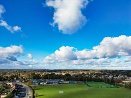 lindo Alto ângulo Visão do céu e dramático nuvens sobre central hemel plantação de cânhamo cidade do Inglaterra ótimo bretanha. novembro 5 ª, 2023 foto