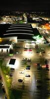 aéreo panorâmico Visão do iluminado central Hatfield cidade do Inglaterra Reino Unido durante noite. marcha 9º, 2024 foto