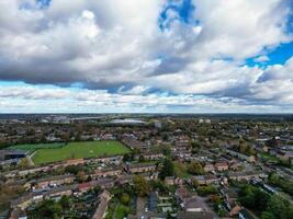 lindo Alto ângulo Visão do céu e dramático nuvens sobre central hemel plantação de cânhamo cidade do Inglaterra ótimo bretanha. novembro 5 ª, 2023 foto