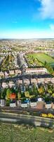 aéreo vertical panorâmico Visão do luton e dunstable Cidade do Inglaterra Reino Unido. novembro 13, 2023 foto