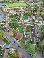 aéreo Visão do residencial distrito e real Estado casas às hemel plantação de cânhamo cidade do Inglaterra Reino Unido. novembro 5 ª, 2023 foto