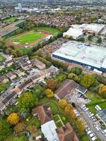 aéreo Visão do residencial distrito e real Estado casas às hemel plantação de cânhamo cidade do Inglaterra Reino Unido. novembro 5 ª, 2023 foto