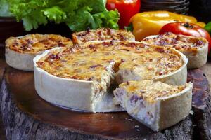 queijo tortas com vegetais, sortido vegetal Comida foto