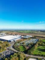 Alto ângulo Visão do industrial Estado armazém às hemel plantação de cânhamo cidade do Inglaterra Reino Unido. novembro 5 ª, 2023 foto