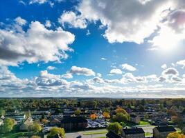 lindo Alto ângulo Visão do céu e dramático nuvens sobre central hemel plantação de cânhamo cidade do Inglaterra ótimo bretanha. novembro 5 ª, 2023 foto