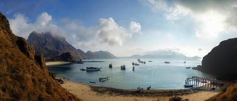 panorama Visão a partir de Komodo ilha , Indonésia foto