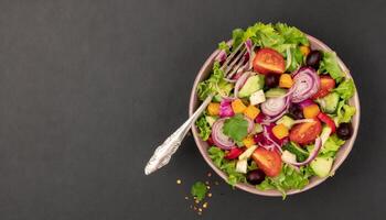 ai gerado saudável salada tigela com prata garfo em uma avião Preto fundo foto