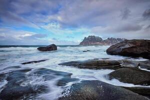 de praia do fiorde dentro Noruega foto