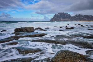 de praia do fiorde dentro Noruega foto