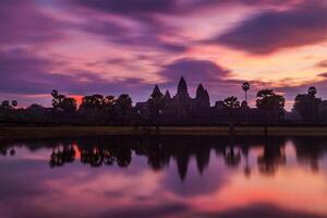 Angkor wat famoso cambojano ponto de referência em nascer do sol foto