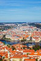 Visão do Charles ponte sobre vltava rio e velho cidade a partir de petri foto