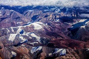 Himalaia montanhas aéreo Visão foto