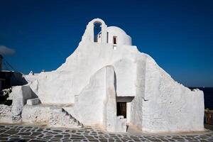 grego ortodoxo Igreja do panagia paraportiani dentro Cidade do chora em mykonos ilha foto