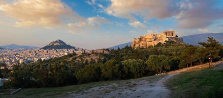 icônico partenon têmpora às a acrópole do Atenas, Grécia foto