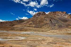 Manali leh estrada dentro Himalaia foto