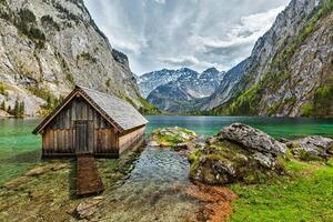 barco doca em Obersee lago. baviera, Alemanha foto