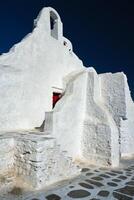 grego ortodoxo Igreja do panagia paraportiani dentro Cidade do chora em mykonos ilha foto