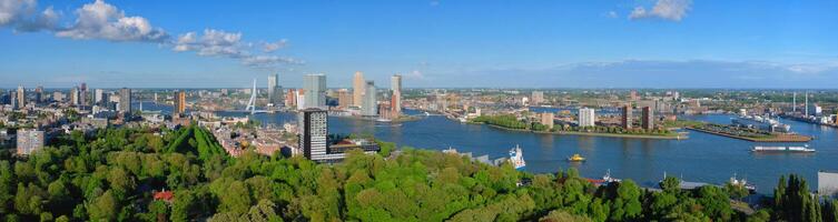 aéreo panorama do Rotterdam cidade e a borracha ponte foto