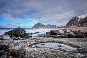 de praia do fiorde dentro Noruega foto