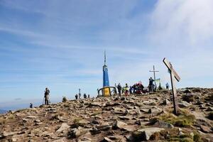 montanhas dos cárpatos, ucrânia - 8 de outubro de 2022 monte hoverla. cárpatos na ucrânia no outono foto