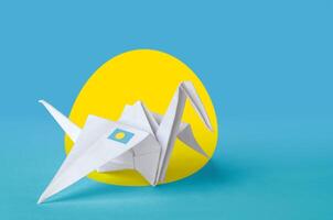 Palau bandeira retratado em papel origami guindaste asa. feito à mão artes conceito foto