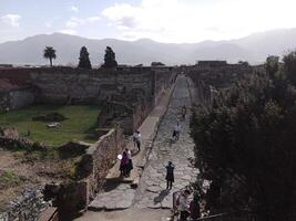 pompéia, a antigo romano cidade enterrado de a erupção do montar Vesúvio, carrinhos Como uma unesco mundo herança site, oferta uma único vislumbre para dentro diariamente vida durante a romano Império. foto