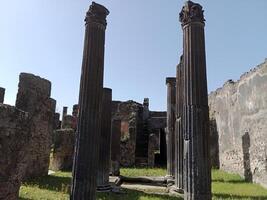 pompéia, a antigo romano cidade enterrado de a erupção do montar Vesúvio, carrinhos Como uma unesco mundo herança site, oferta uma único vislumbre para dentro diariamente vida durante a romano Império. foto