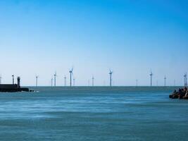 no mar vento turbinas Fazenda dentro Taiwan. foto