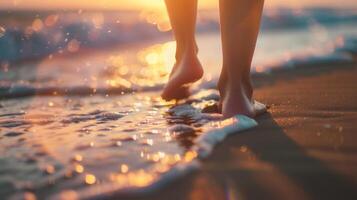 ai gerado fechar acima do fêmea pernas caminhando em a de praia às pôr do sol tempo. foto