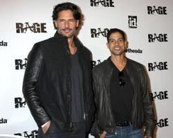 los angeles - setembro 30 joe manganiello, Adão rodriguez A chegar às a raiva jogos lançamento às a cidades chinesas histórico central praça em setembro 30, 2011 dentro los anjos, ca foto